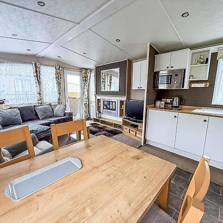 Brilliant Caravan With A Partial Sea View In Suffolk Ref 32026Az Lowestoft Eksteriør billede