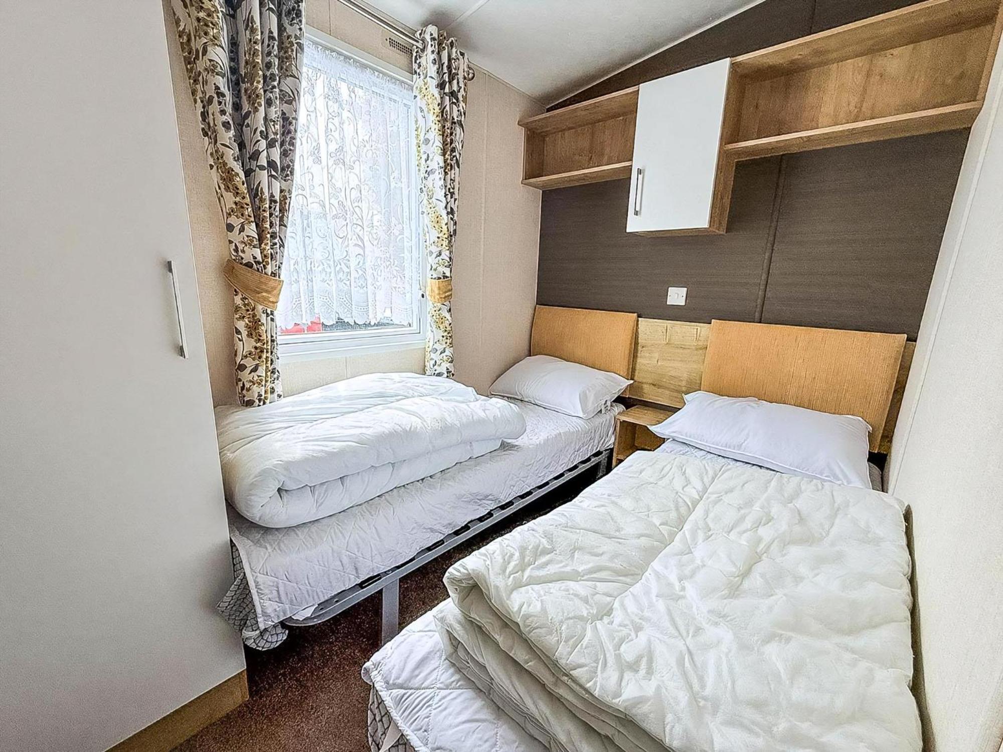 Brilliant Caravan With A Partial Sea View In Suffolk Ref 32026Az Lowestoft Eksteriør billede