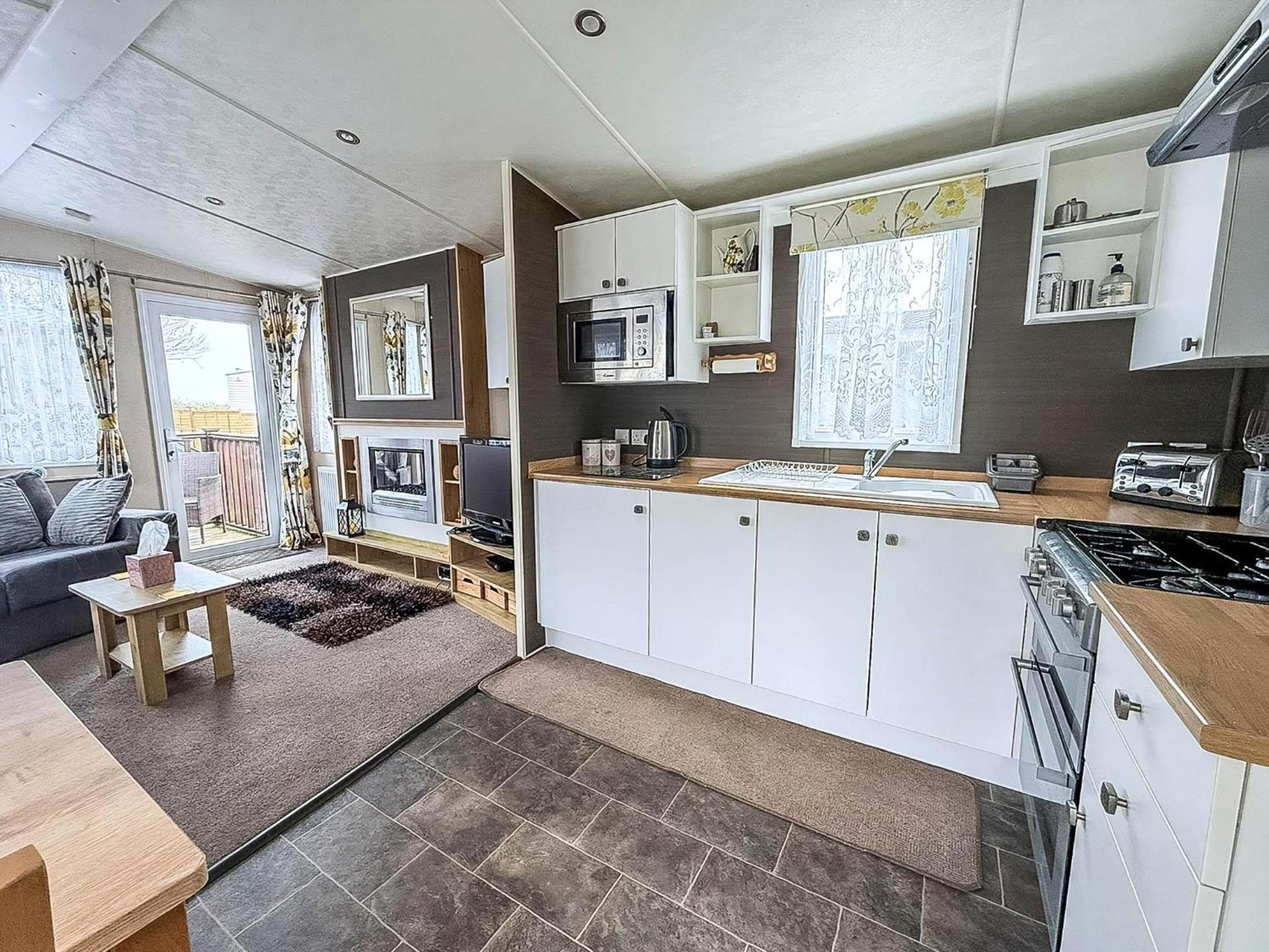 Brilliant Caravan With A Partial Sea View In Suffolk Ref 32026Az Lowestoft Eksteriør billede